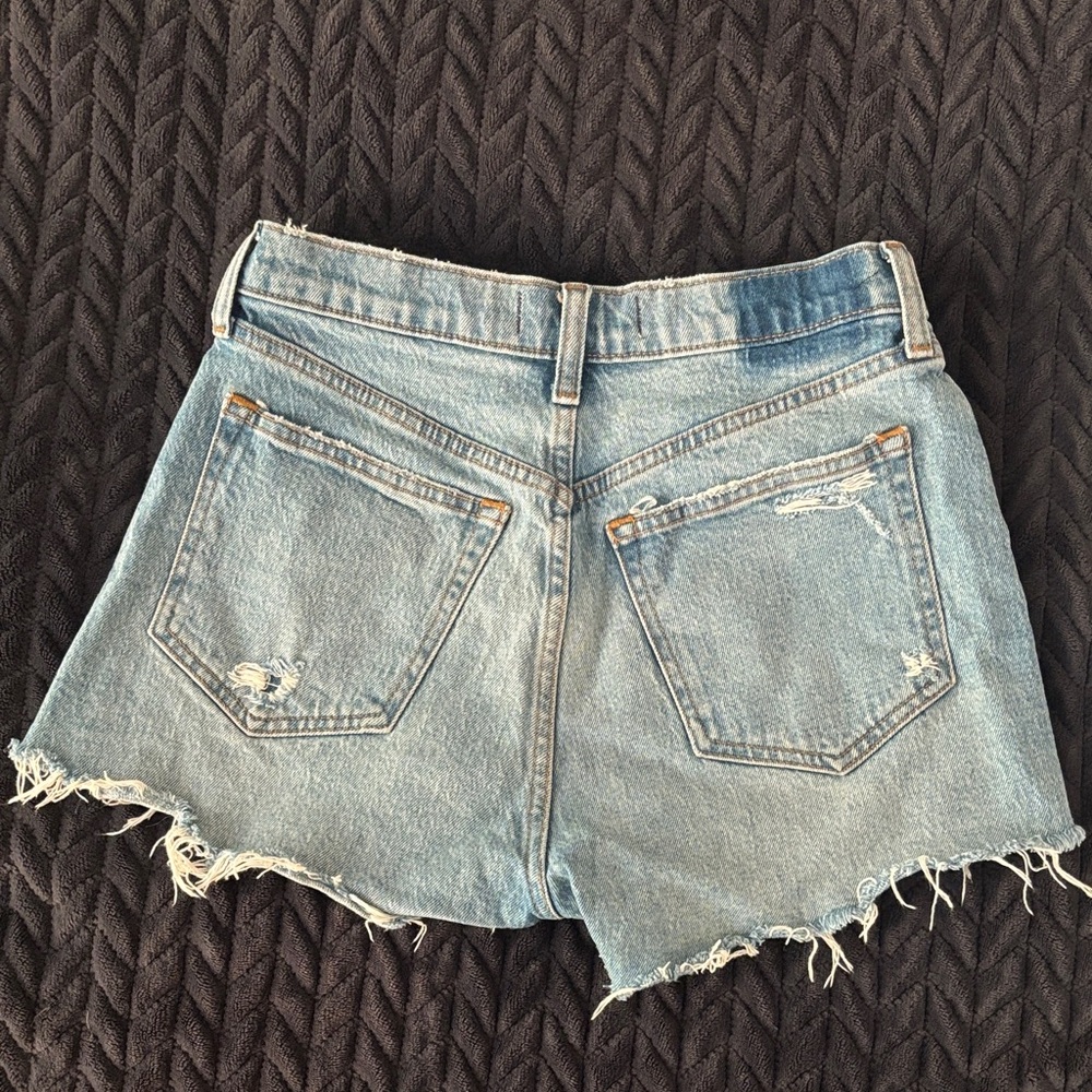 A&F ‘The Mom Short’ High Rise Denim Shorts - Picture 3 of 4